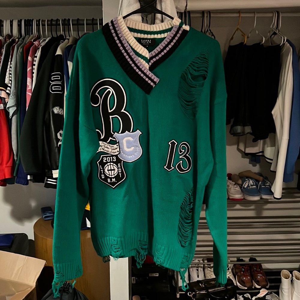 Good quality size small oversized so fits like a medium